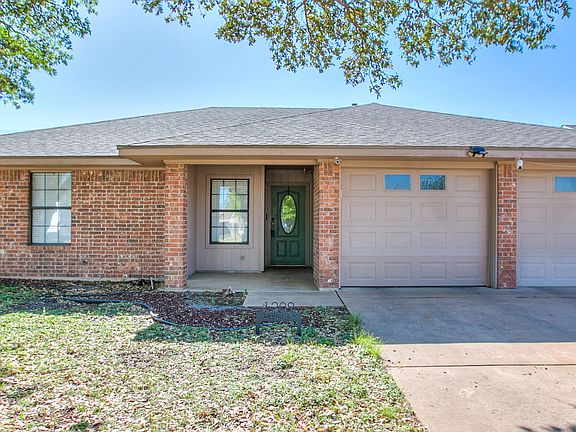3rd image of 1209 Gregory Dr