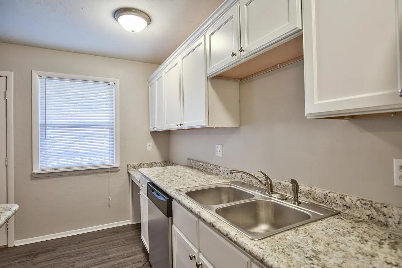 1 bed, 550 sqft, $975 — Photo 2