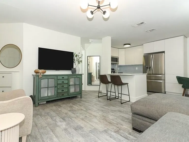 2580 Grassy Point Dr #102 — Photo 6
