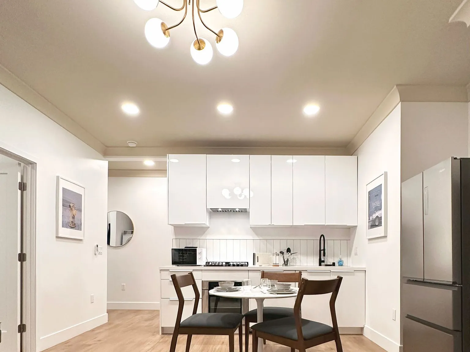 2 bed, 695 sqft, $3,650 — Photo 3