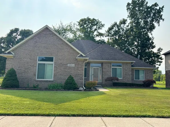 49311 Santa Anita Dr W, Chesterfield, MI 48047