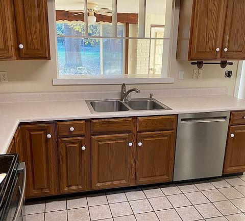 5th image of 812 Apperson Dr