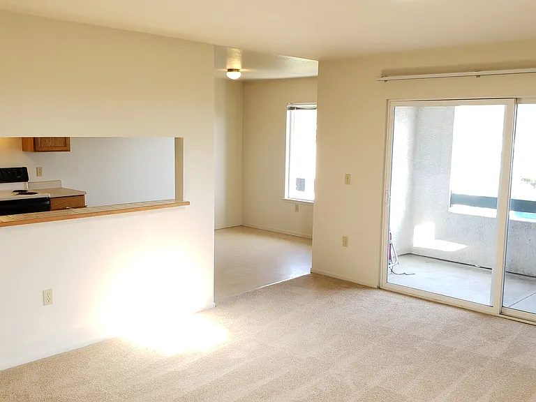 Sunset Vista Apartments — Photo 26