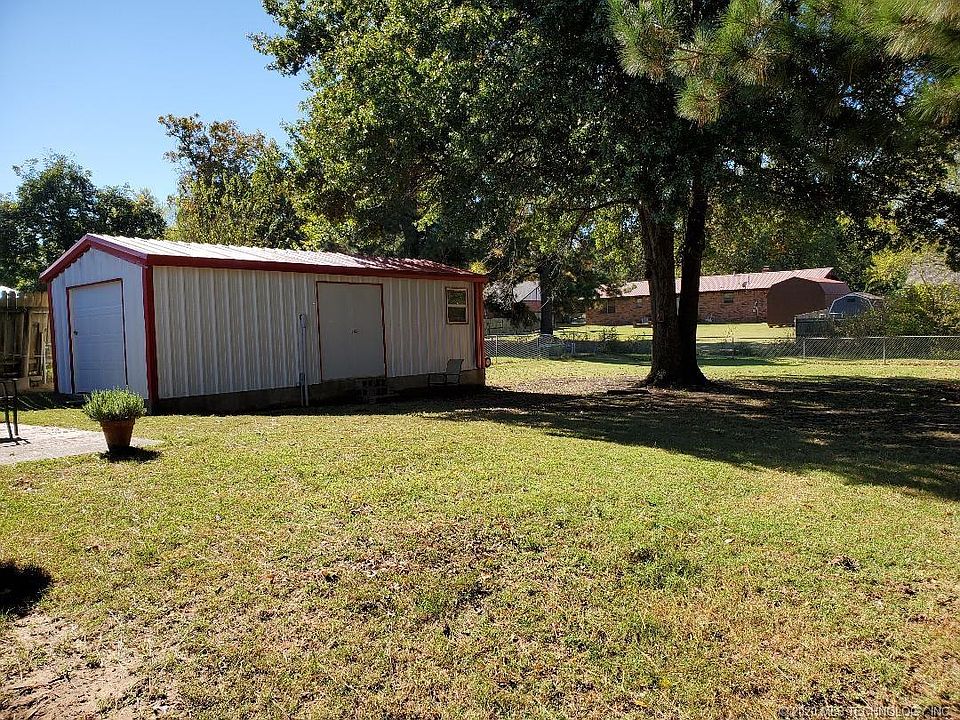 2nd image of 2703 Brookside Cir