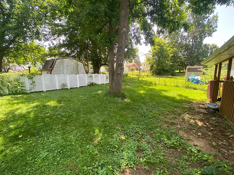 102 Eastwood Dr — Photo 11