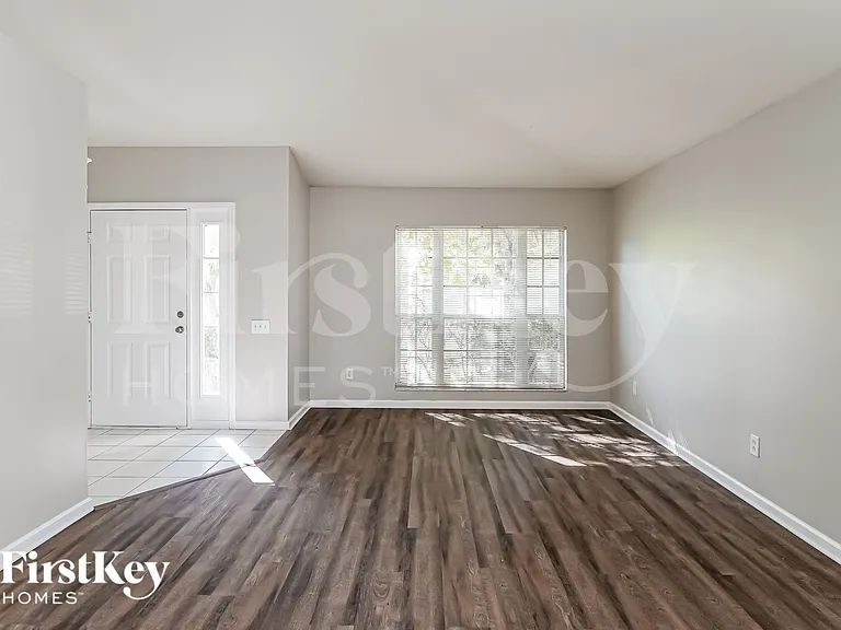 12430 Midpointe Dr — Photo 3