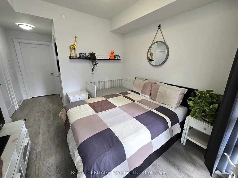 30 Roehampton Ave #403 — Photo 17