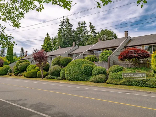 570 Crescent Rd W #7, Qualicum Beach, BC V9K 1H9