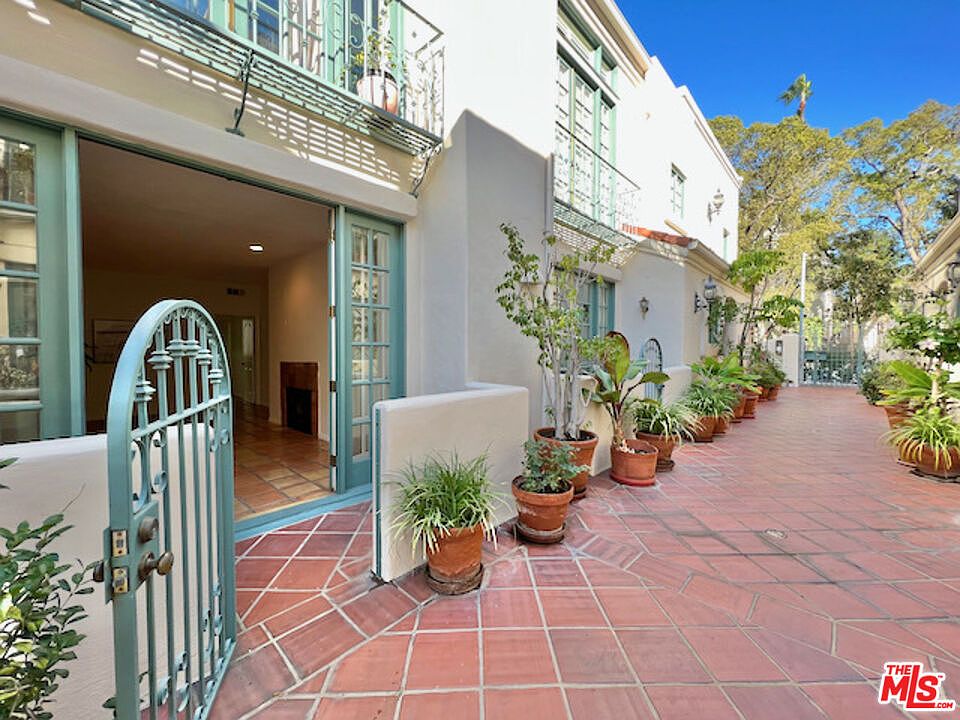 1st image of 1123 N Flores St #10