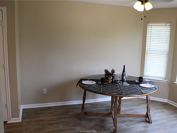 3rd image of 3715 Meadow View Dr