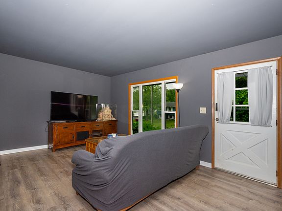 3rd image of 269 Cedarwood Ln