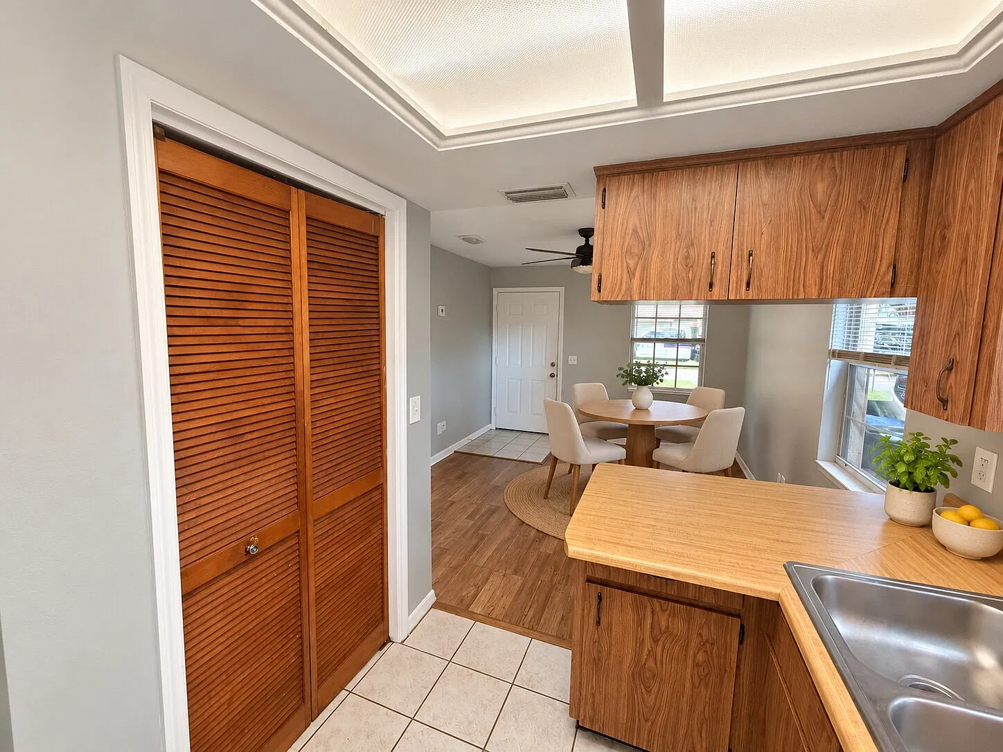 2 bed, 1.0 bath, 572 sqft, $1,375 — Photo 3