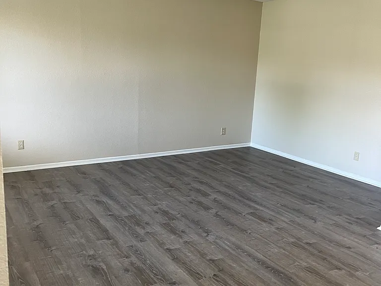 Ricks Apartments — Photo 42