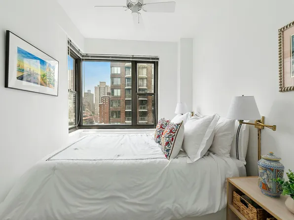 55 East End Avenue 15J image 3 of 10