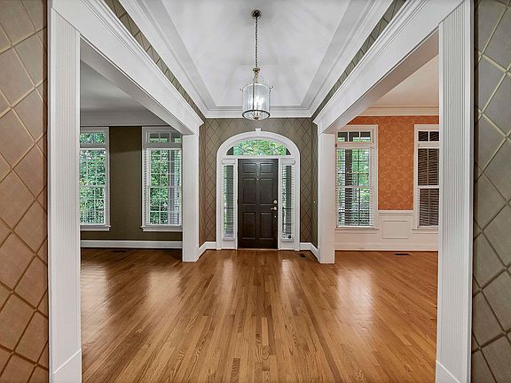 3rd image of 206 Beaver Lake Dr