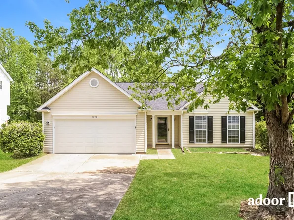 1828 Sugar Hollow Dr, Charlotte, NC 28214