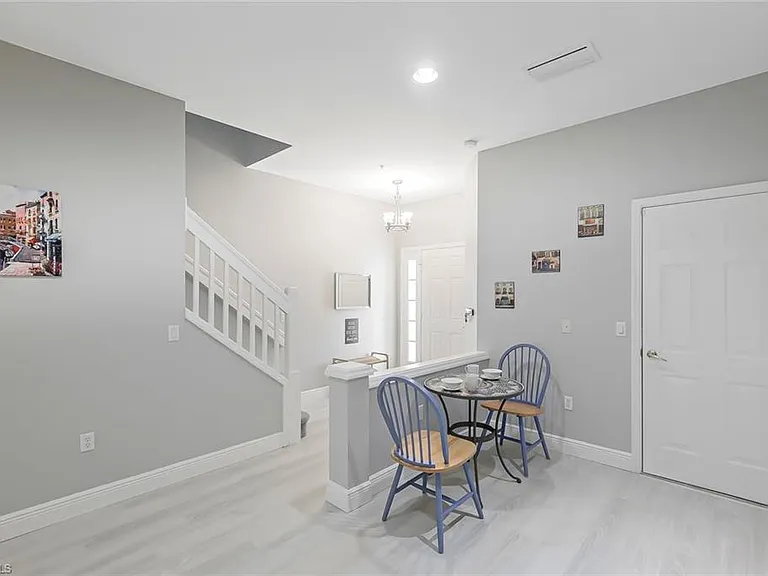 836 Hampton Cir #171 — Photo 9