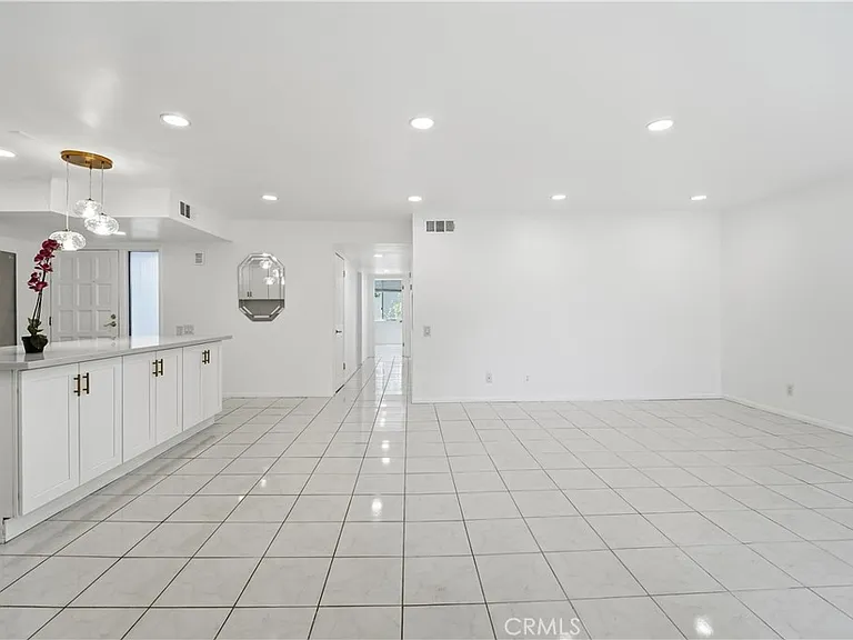 5301 Balboa Blvd #F7 — Photo 6