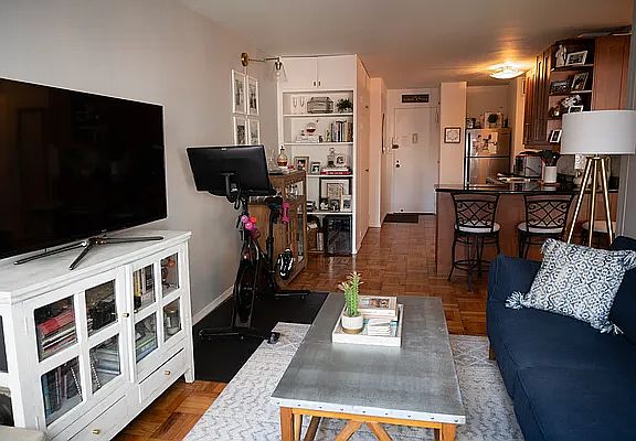 2nd image of 155 E 38th St APT 6F