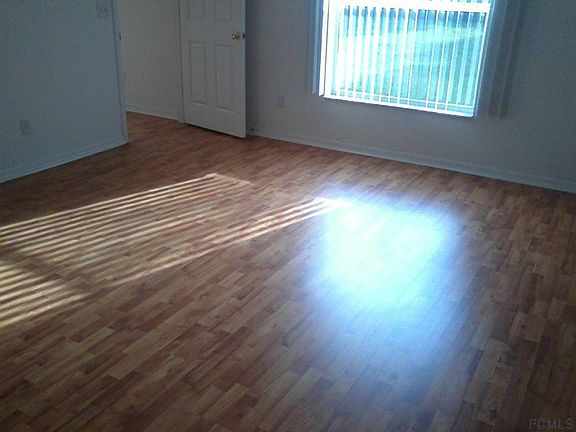 4th image of 18 Princess Luise Ln