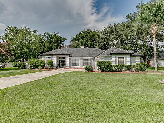 3rd image of 372 Lolly Ln