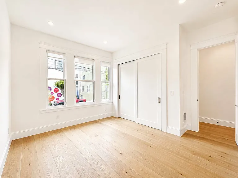 572 Chestnut St — Photo 16