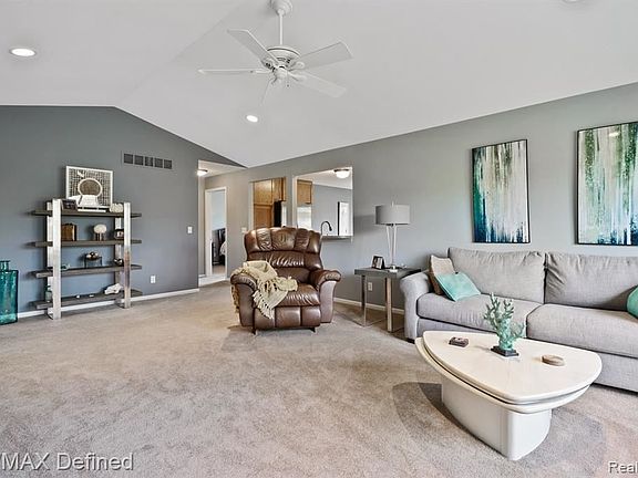 4th image of 206 N Vista