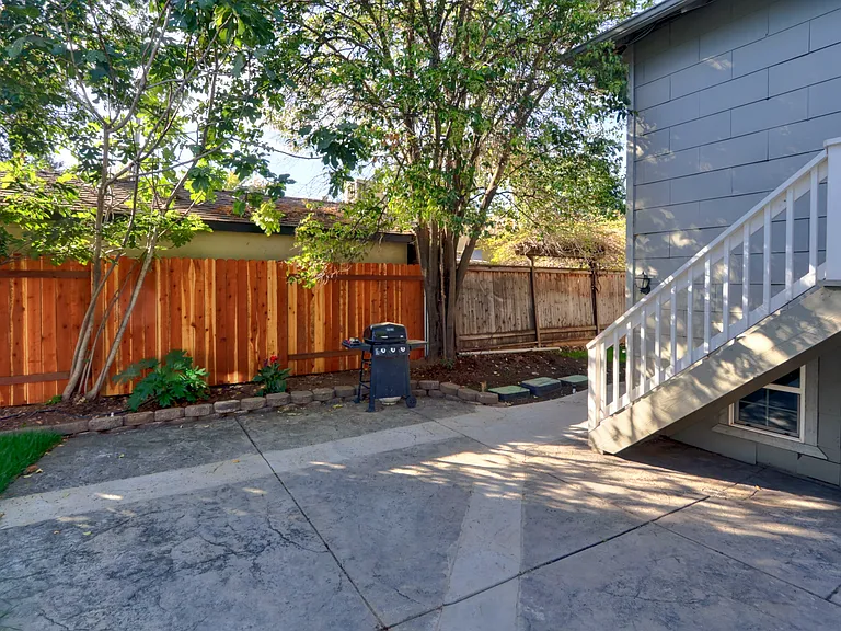 5204 Q St — Photo 16