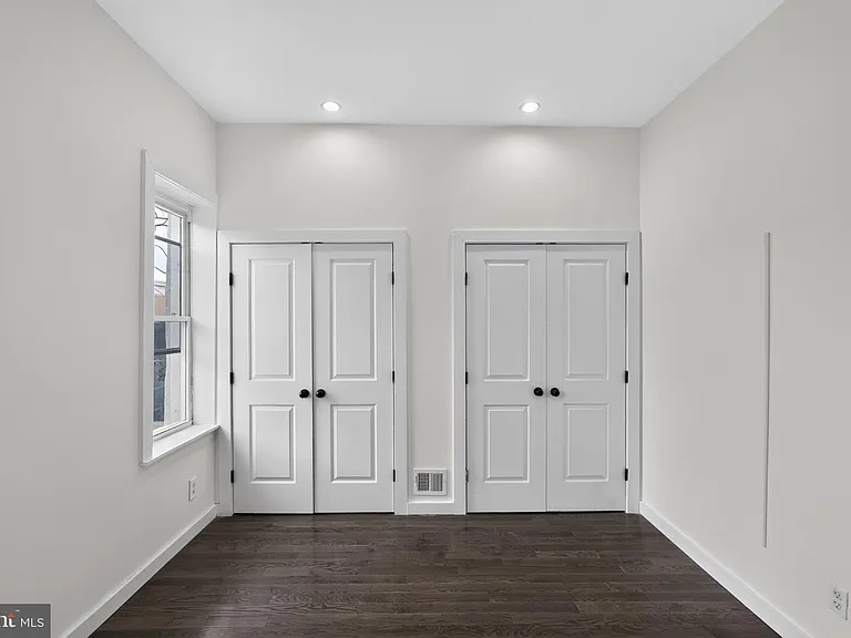 1911 S Lambert St — Photo 18