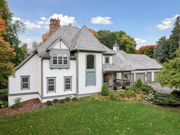 28065 Boulder Bridge Dr, Shorewood, MN 55331