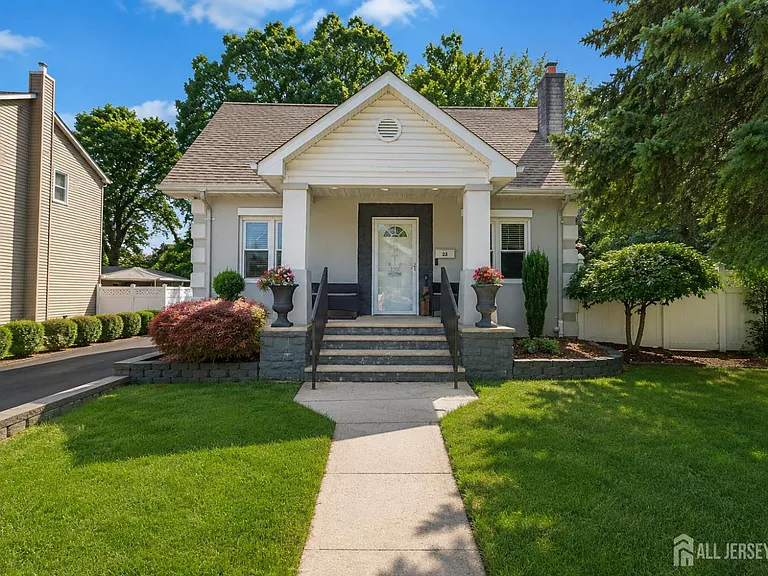 23 Harrison Ave — Photo 2