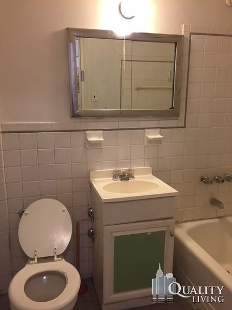 2nd image of 2023 Burr Ave APT 1E