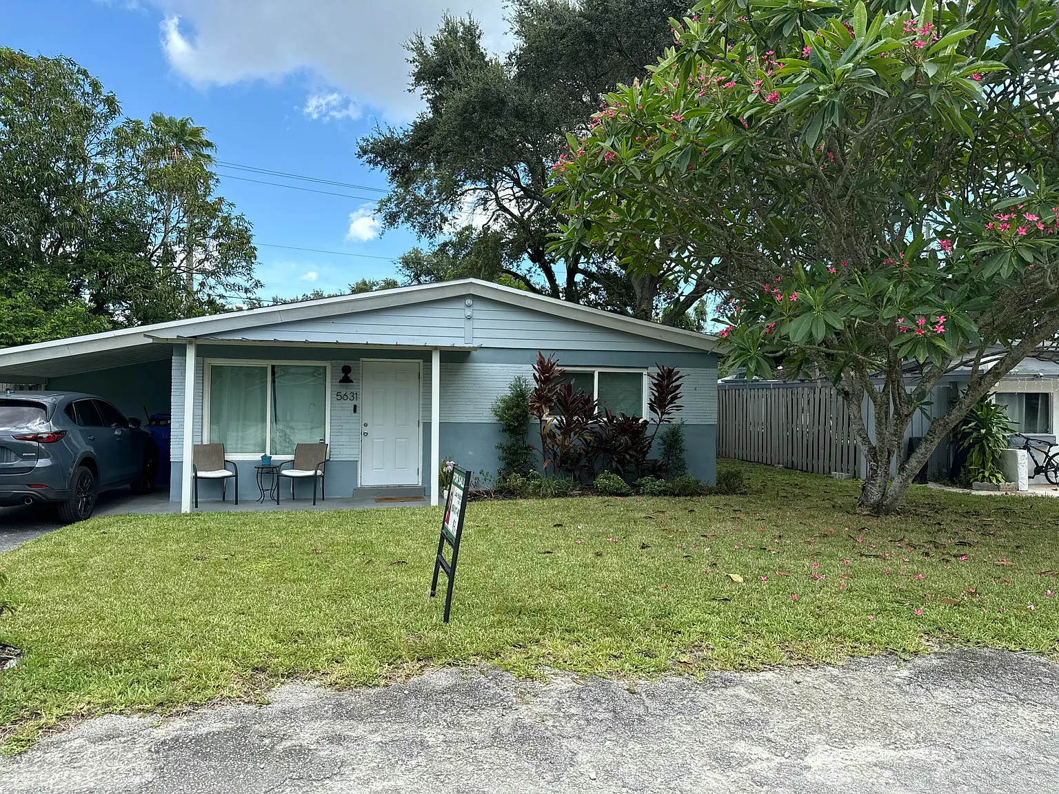 3 bed, 2.0 bath, 897 sqft, $4,000 — Photo 1