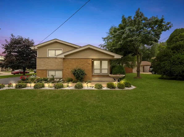 7901 W 93rd St, Hickory Hills, IL 60457