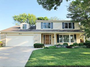 911 W Cedar Ln, Arlington Heights, IL 60005