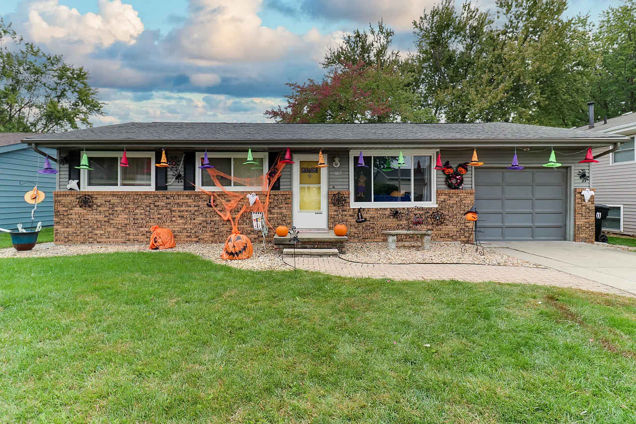 1815 Johnson Dr photo 1