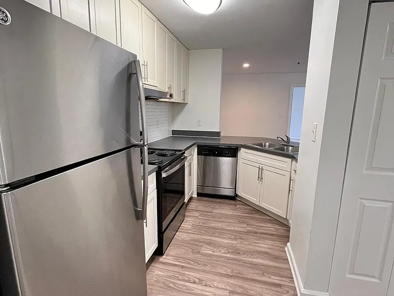 Wesley St. Claire Apartments at Lawrenceville — Photo 128