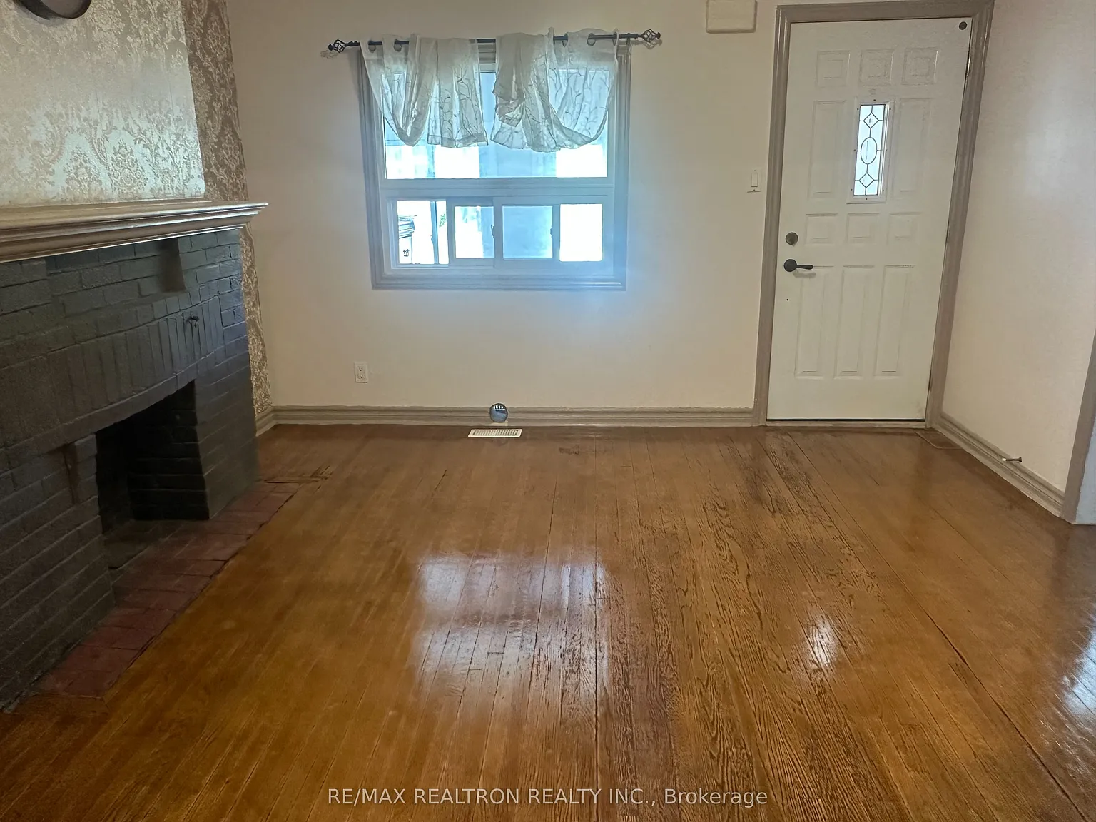 2 bed, $1,900 — Photo 4