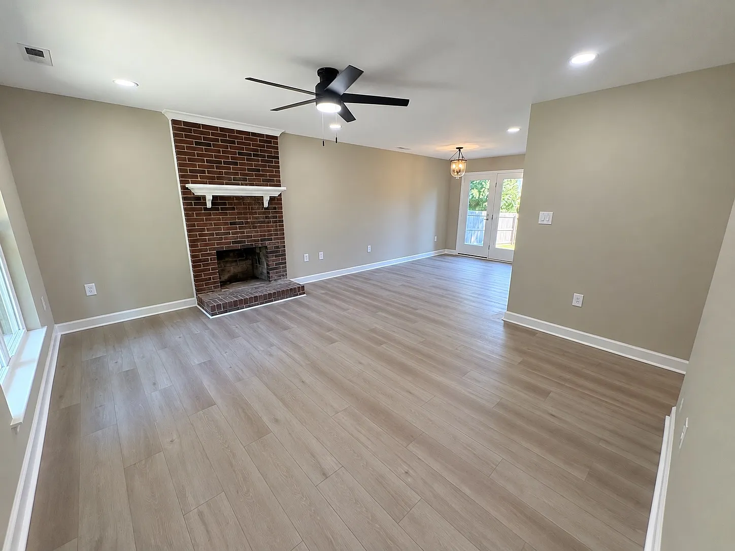 3 bed, 1080 sqft, $2,000 — Photo 4