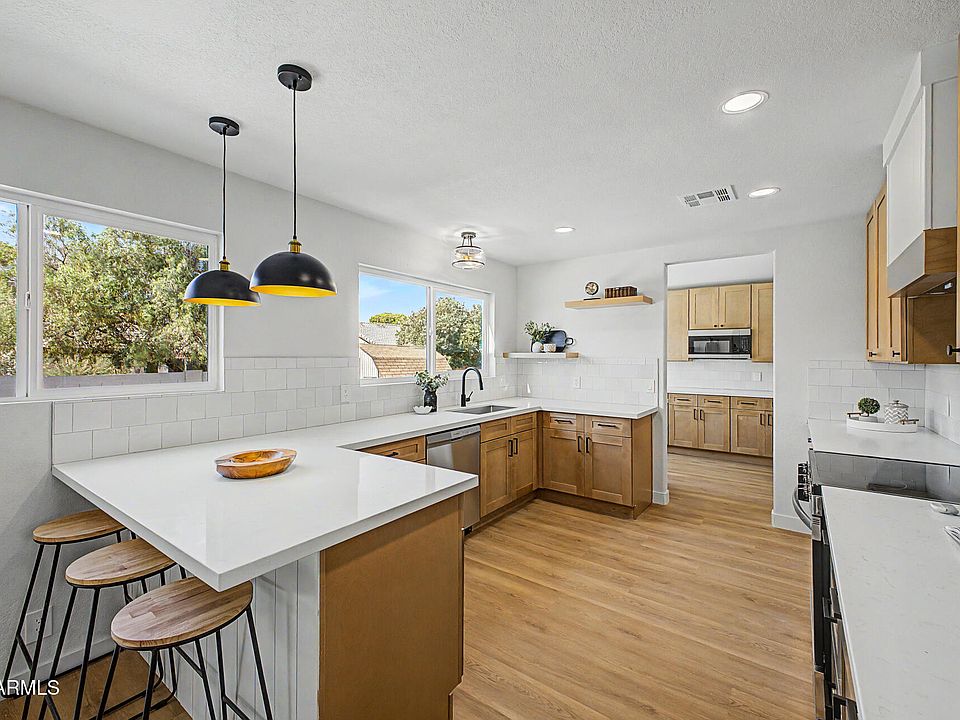 1st image of 8546 W PERSHING Avenue