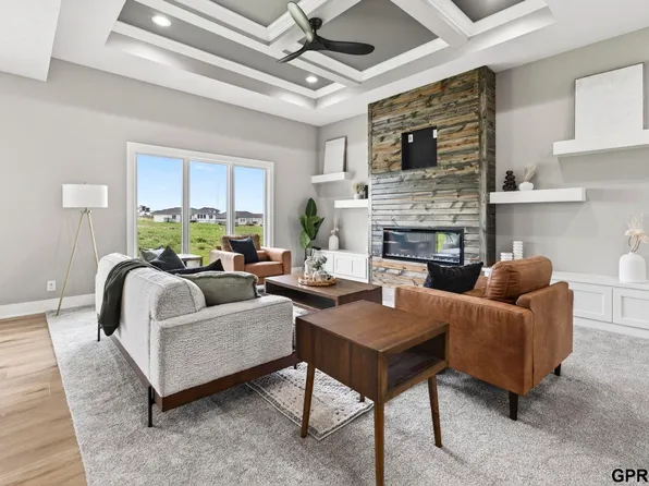20126 U St, Omaha, NE 68135
