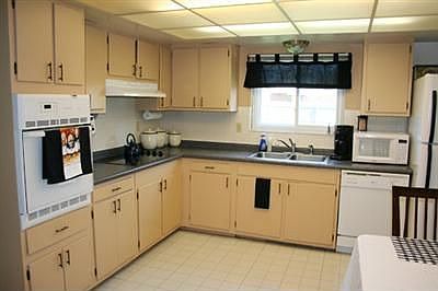 Kitchen, all updated, including cooktop!