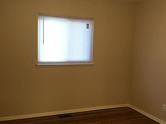 4th image of 5641 Bayside Dr