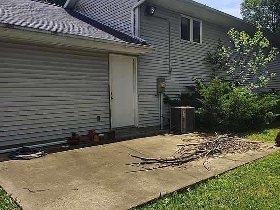 2nd image of 414 Summers Dr