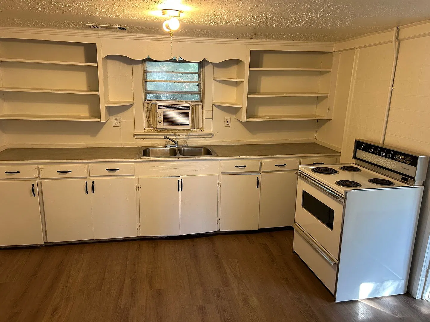 1,200.00 Move-In-Special — Photo 4