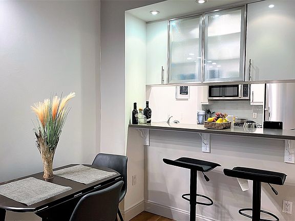 3rd image of 107 E 31st St APT 5B