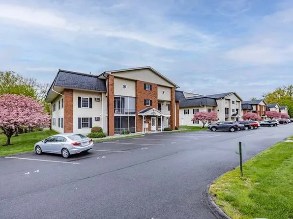 41 W Summit St APT 33, South Hadley, MA 01075