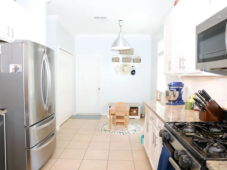 454 Howland Dr — Photo 11