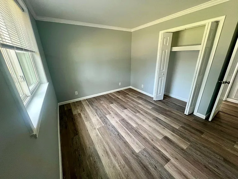 Royal Palms Apartments — Photo 31