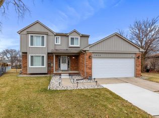 1832 Langford Dr, Troy, MI